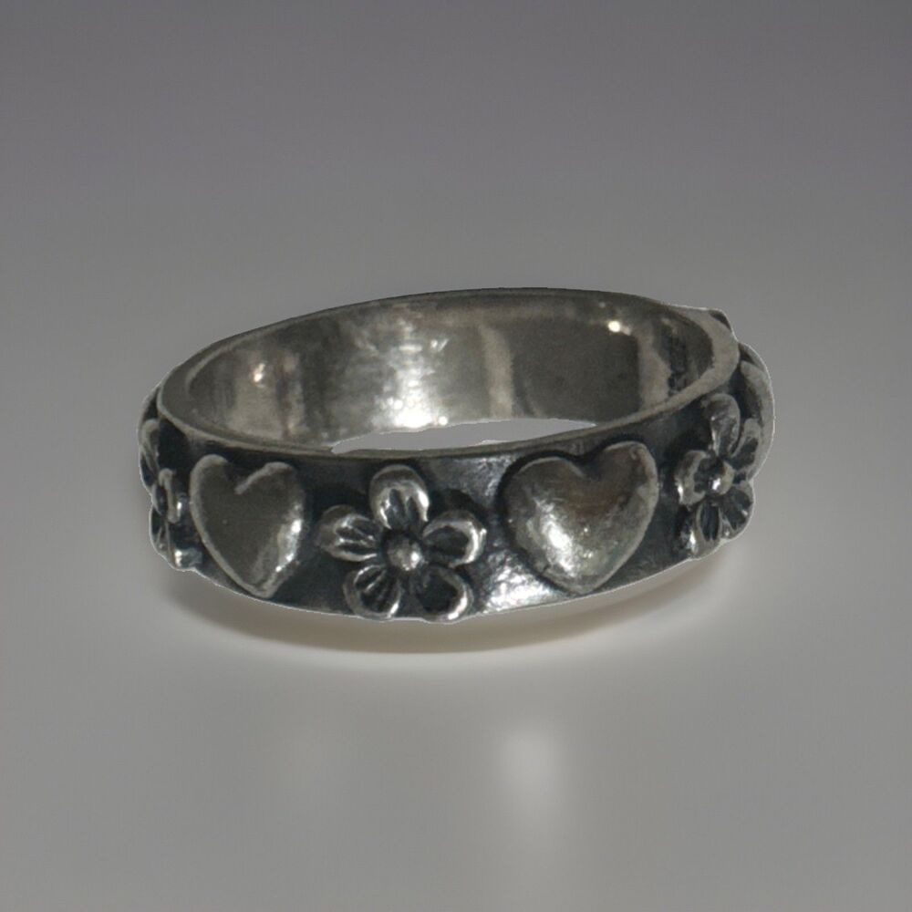Retired James Avery Small Size 6.5 Sterling Silver Heart And Flower Ring.